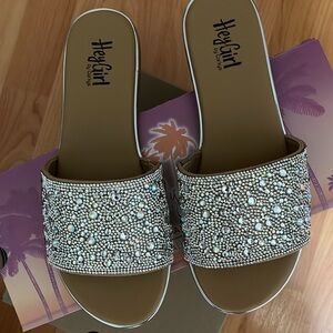 New jellypop Ruthie silver glitter 7M flat sandals.